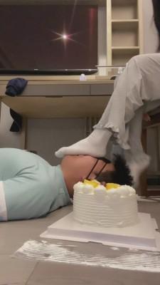 【不知名美女】鞋底脚底喂食/强迫喝圣水 bf10280