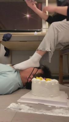 【不知名美女】鞋底脚底喂食/强迫喝圣水 bf10280