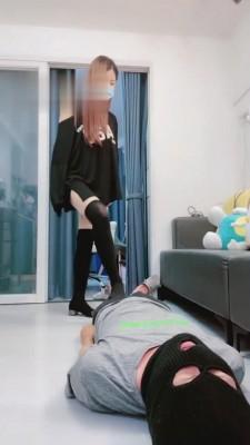 【广州铃依】精神小妹蛇鞭鞭打/踩踏 bf947