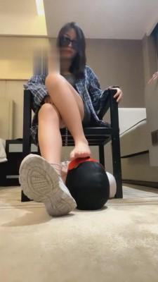 【西文】超脏运动鞋臭脚丫恋足羞辱 bf991