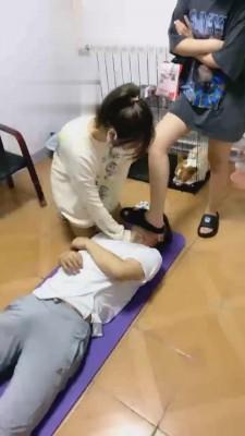 【云云酱】健身姐妹花惩罚出轨男 bf1540