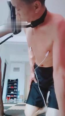 【魅影女神】大清早就发骚的圈养狗 bf1881