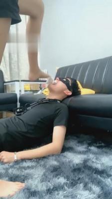 【丞丞】运动后小白短袜羞辱狗 bf2492