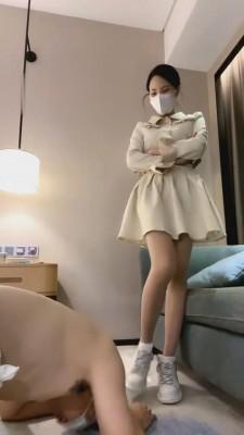 【弯弯小阿姨】小白鞋原味臭丝袜羞辱 bf2519