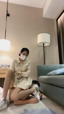【弯弯小阿姨】小白鞋原味臭丝袜羞辱 bf2519