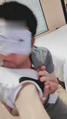 【妮蔻】脏小白鞋臭棉袜羞辱下贱狗 bf2511