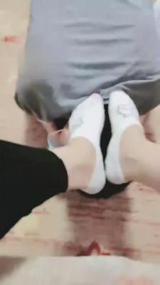 【妮蔻】脏小白鞋臭棉袜羞辱下贱狗 bf2511