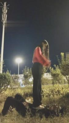 【猫神大人】精神小妹户外虐路人 bf2571