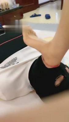 【曦晨】逛街后原味船袜臭脚羞辱 bf2739
