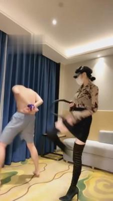 【弯弯小阿姨】口嗨跑骚狗的下场 bf2758