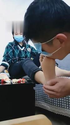 【小刚几】调教-第一视角-舔脚底蛋糕 bf2798