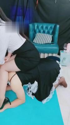 【思思】家奴来清洁主人的一堆高跟鞋和带泥巴的鞋底 bf2956