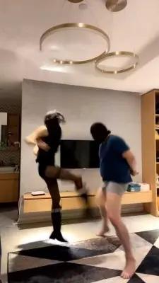 【千条姐】超暴力踢裆 G-210727-20