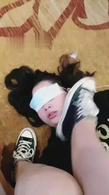 【佳影】高帮帆布鞋棉袜羞辱胖母狗 G-210730-27