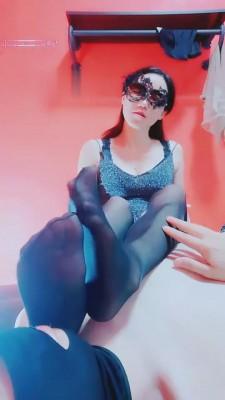 【SMqueenwuhan】继母黑丝脚诱惑调 G-210818-15