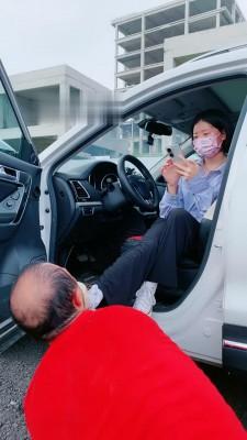 【美离子】户外驾车遛狗舔鞋底 bf16536