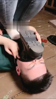 【领主老大】户外超级暴力殴打虐待跟踪狂 bf16781