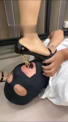 【朱砂痣】女老板责罚业绩垫底的两个员工 bf13957