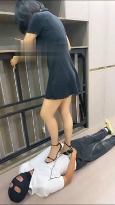 【朱砂痣】女老板责罚业绩垫底的两个员工 bf13957