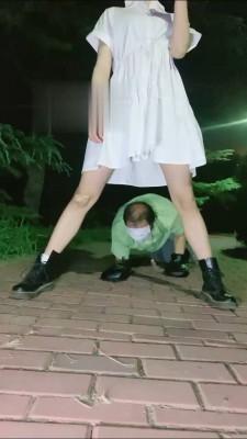 【美离子】超精彩-深夜户外遛狗 【美离子】超精彩-深夜户外遛狗