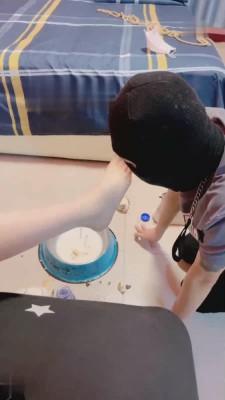 【夏娃】继母把狗儿子圈养在家虐 bf13932