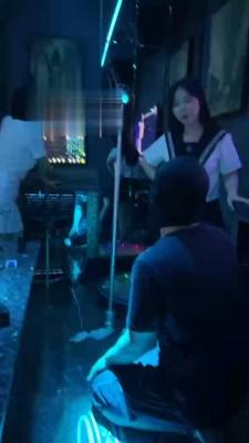 【依艺】群S联手KTV玩SM【完整版】 bf17000