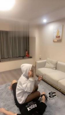 【都都不在】网红精神小妹黑丝首调 bf17035