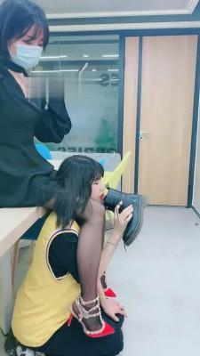 【美离子】办公室调漂亮女奴舔脚 bf17070