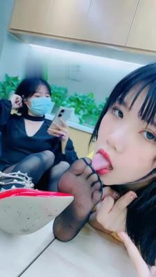 【美离子】办公室调漂亮女奴舔脚 bf17070