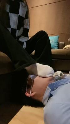 【九九女王】私人影院开发学弟做狗 bf20177