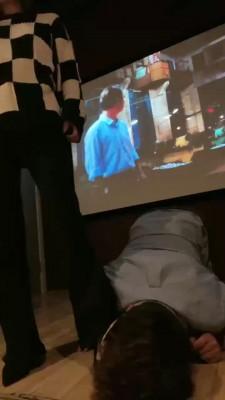 【九九女王】私人影院开发学弟做狗 bf20177