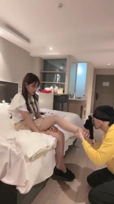 【00后叶娘】带亲妹妹体验调奴游戏 bf20197