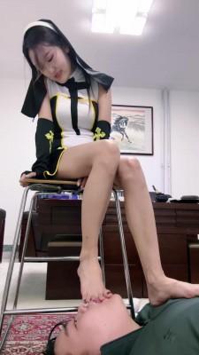 【牙乖乖】修女的脚垫【双视角版】 bf20235