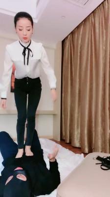 【昆山小主S】素人技师踩踏首调 bf20195