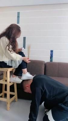 【麋鹿银儿】偷拍素人闺蜜惩罚男友 bf20213