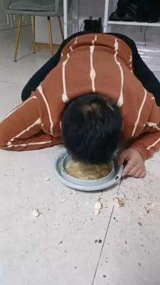 【优雅】脏鞋踩踏食物喂食 bf20321
