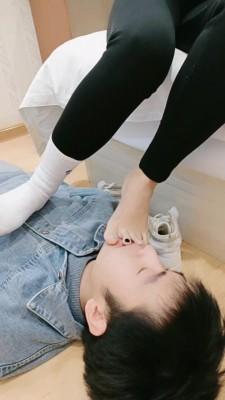 【辣姐S】小白鞋棉袜窒息羞辱贱狗 bf20388