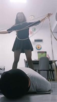 【飞扬女王】转胯骑马耳光捆绑踩 bf20381
