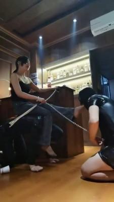 【药神】多只狗狗争抢舔脚 bf20480