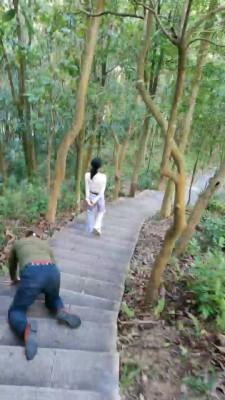【暴力美学】运动女神户外溜偷拍狗 bf20610