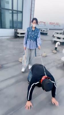 【辣妈S】运动女神阳台遛狗 bf20581