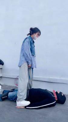 【辣妈S】运动女神阳台遛狗 bf20581