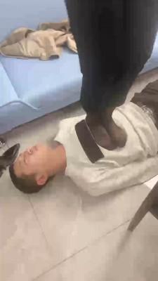 【冷鸢大大】黑丝脚全体重踩踏 bf20617