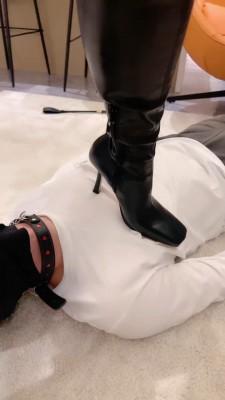 【美美子】长靴御姐虐杀奶狗 bf20745