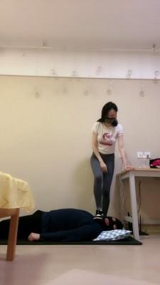 【小妮】运动鞋白袜全体重踩 bf20879