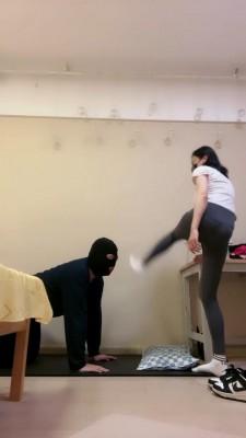 【小妮】运动鞋白袜全体重踩 bf20879