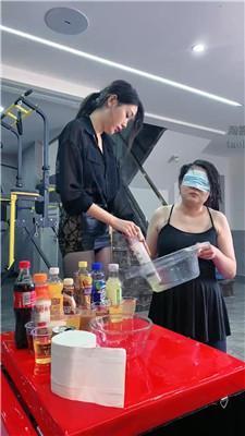 【麋鹿银儿】双S强制女奴喝混合10种饮料鸡尾酒/口含着被脚耳光 bf59560 【麋鹿银儿】双S强制女奴喝混合10种饮料鸡尾酒/口含着被脚耳光 bf59560