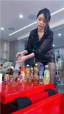 【麋鹿银儿】双S强制女奴喝混合10种饮料鸡尾酒/口含着被脚耳光 bf59560 【麋鹿银儿】双S强制女奴喝混合10种饮料鸡尾酒/口含着被脚耳光 bf59560