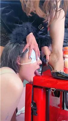 【麋鹿银儿】双S强制女奴喝混合10种饮料鸡尾酒/口含着被脚耳光 bf59560 【麋鹿银儿】双S强制女奴喝混合10种饮料鸡尾酒/口含着被脚耳光 bf59560