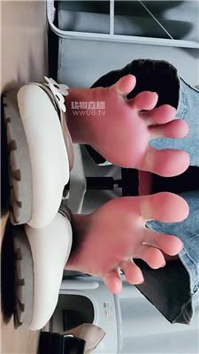 【拽拽】裸足偷感羞辱女友    251129-41